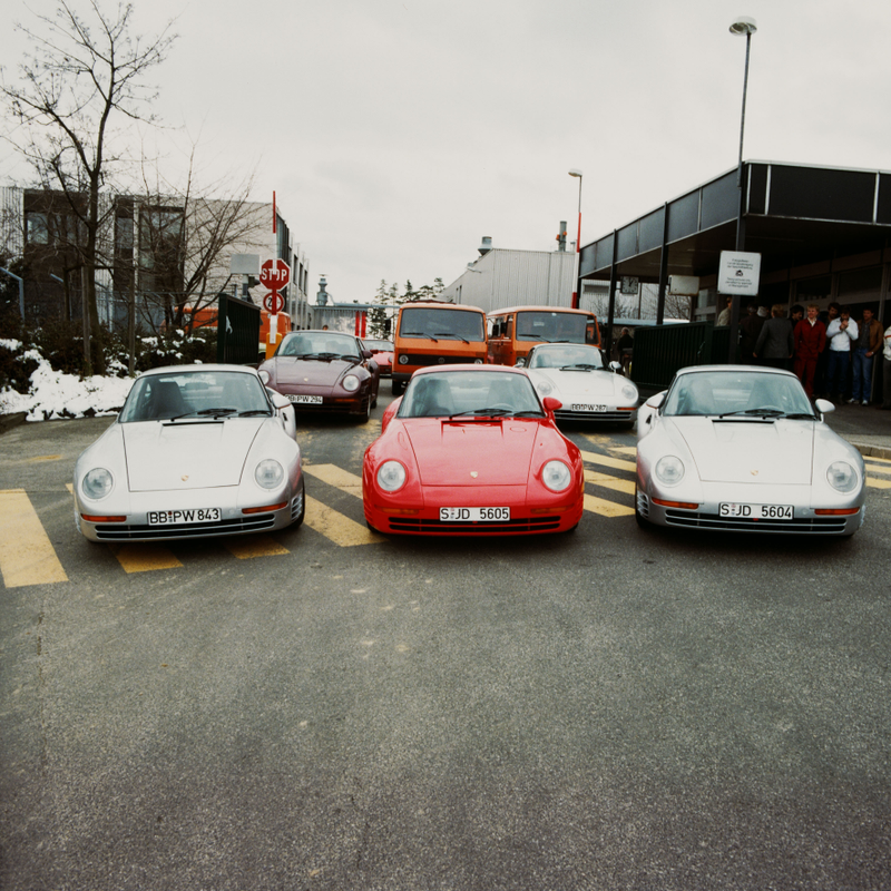 Employees out looking at the new 959s. Undated Porsche archival photo.